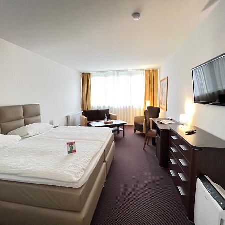 Landhotel Weisses Ross Garni Бад-Брюккенау Екстер'єр фото