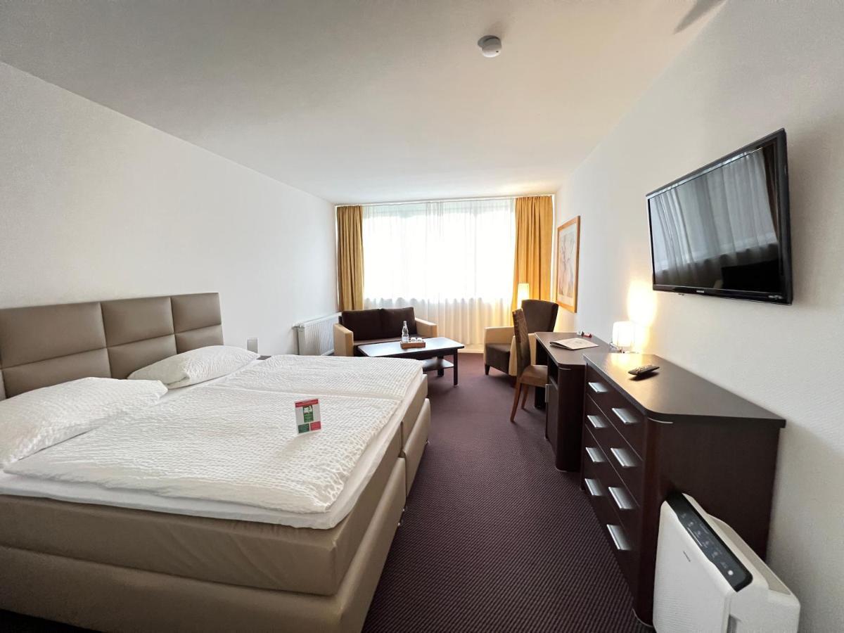 Landhotel Weisses Ross Garni Бад-Брюккенау Екстер'єр фото